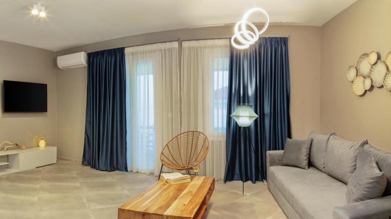 Corali Suites Andros バトシ エクステリア 写真