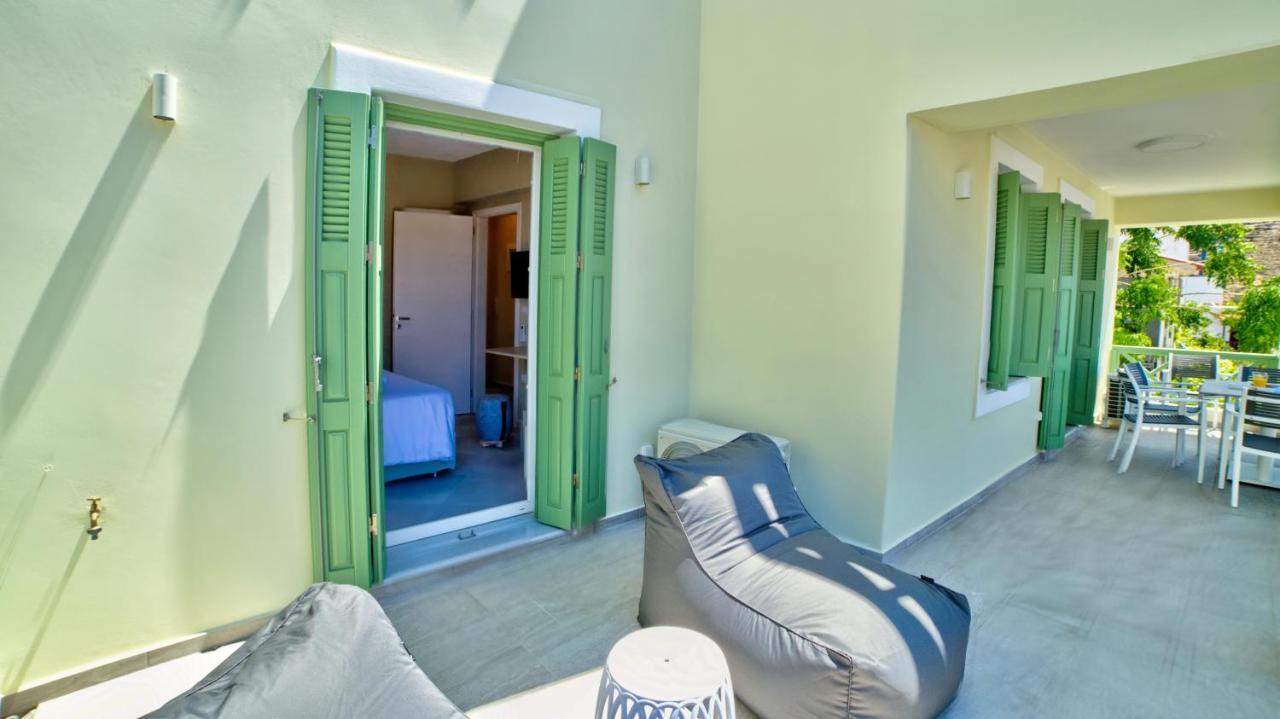 Corali Suites Andros バトシ エクステリア 写真