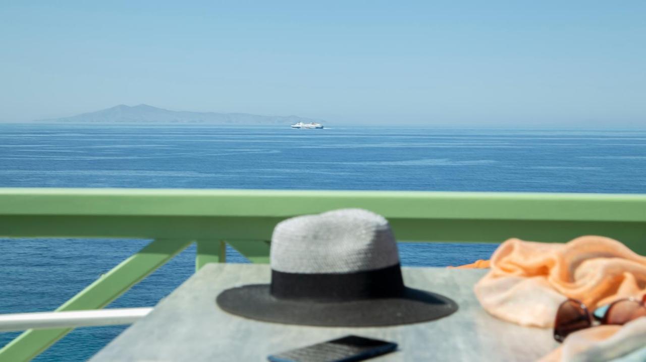 Corali Suites Andros バトシ エクステリア 写真