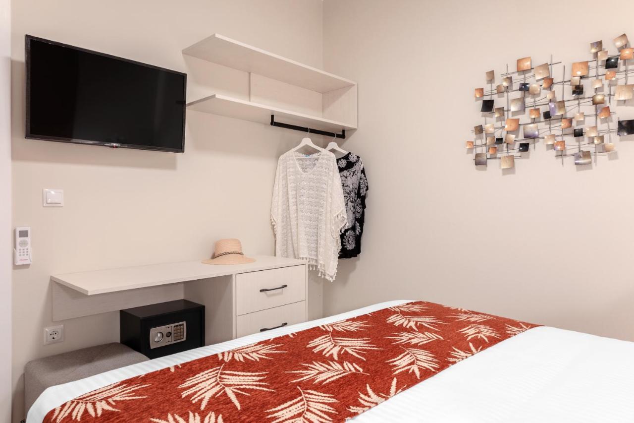 Corali Suites Andros バトシ エクステリア 写真