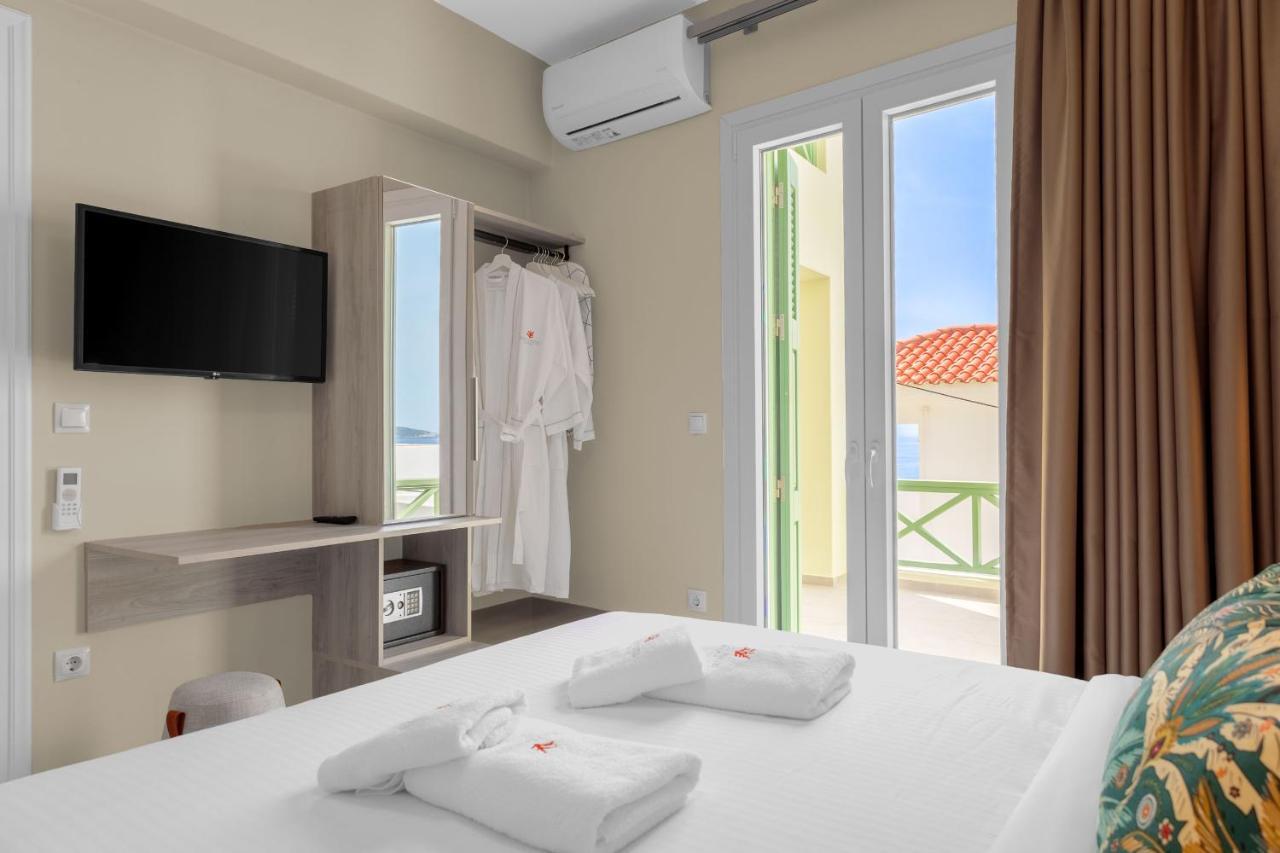 Corali Suites Andros バトシ エクステリア 写真