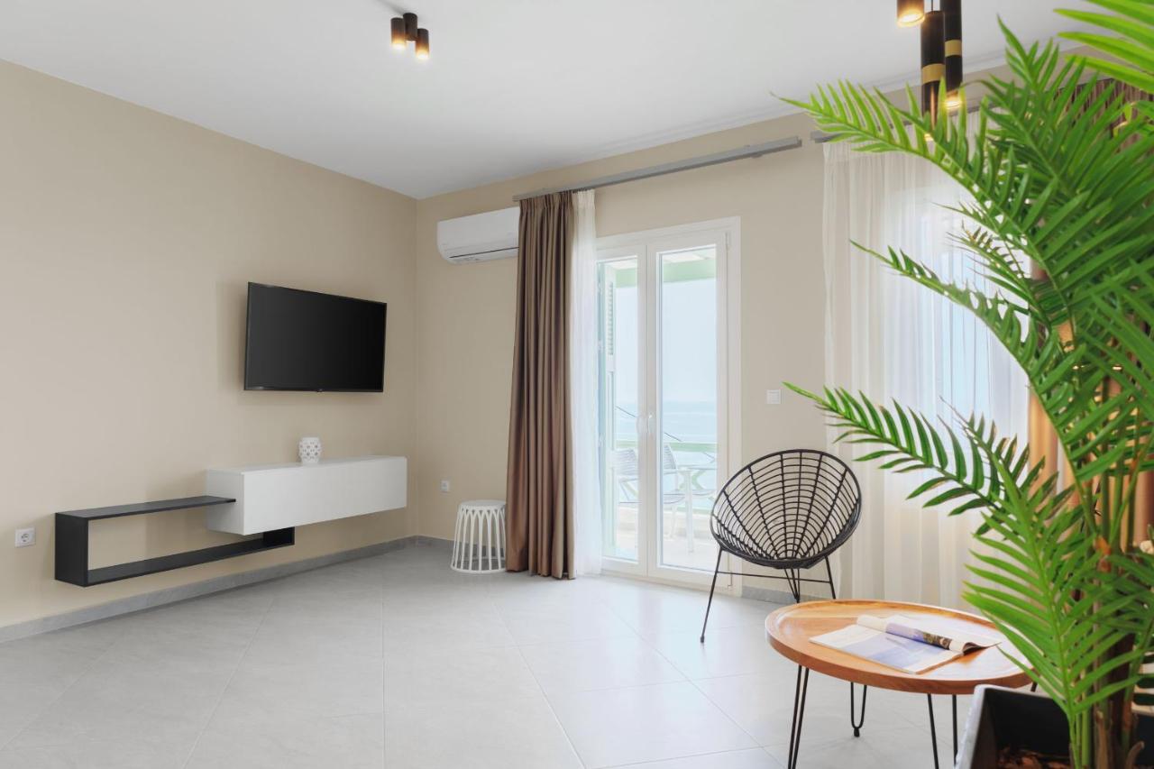 Corali Suites Andros バトシ エクステリア 写真