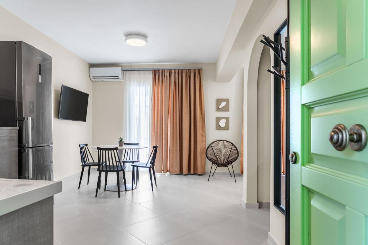 Corali Suites Andros バトシ エクステリア 写真